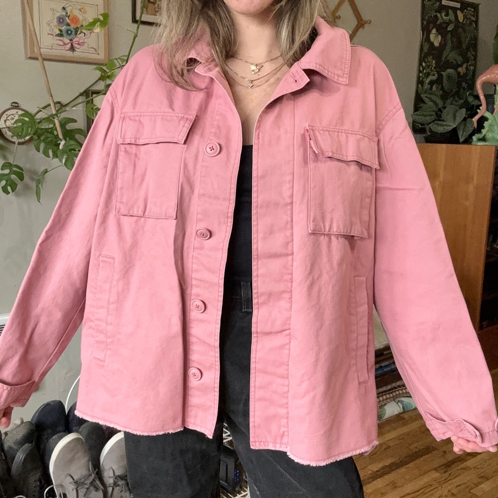 Modern Levi’s dusty muted pink trucker jacket